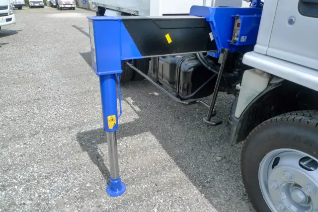 いすゞ エルフ SKG-NKR85N(2WD)の写真21