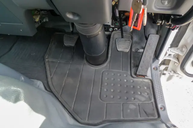 いすゞ エルフ SKG-NKR85N(2WD)の写真32