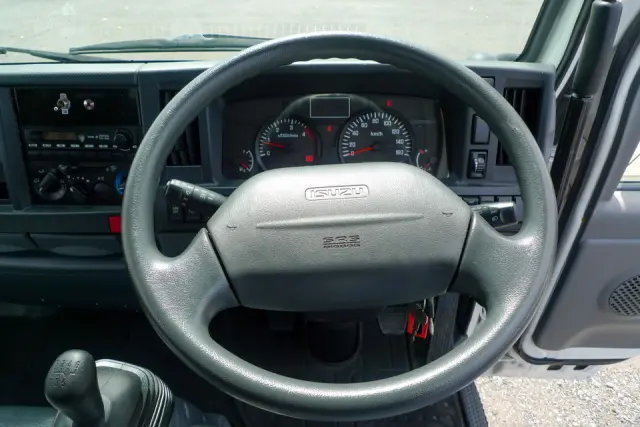 いすゞ エルフ SKG-NKR85N(2WD)の写真33