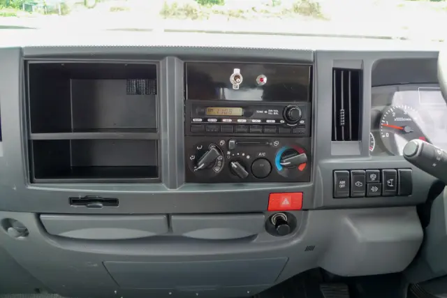 いすゞ エルフ SKG-NKR85N(2WD)の写真34