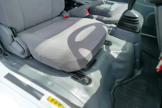 いすゞ エルフ SKG-NKR85N(2WD)の写真35