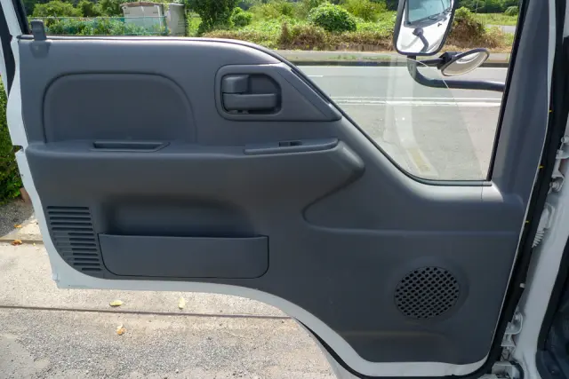 いすゞ エルフ SKG-NKR85N(2WD)の写真36