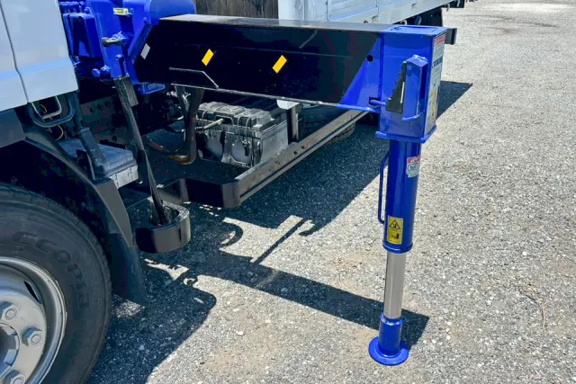 いすゞ エルフ 2RG-NPR88YN(2WD)の写真13