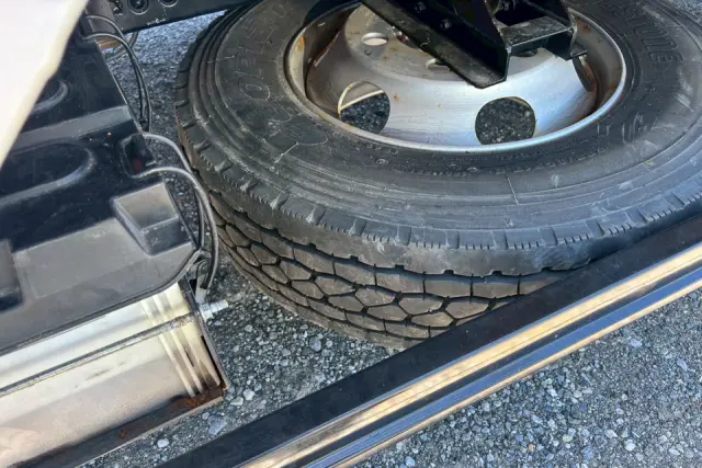 いすゞ エルフ 2RG-NPR88YN(2WD)の写真25