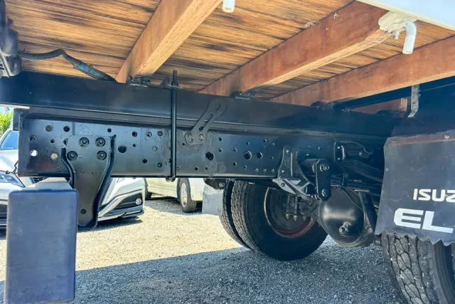 いすゞ エルフ 2RG-NPR88YN(2WD)の写真27