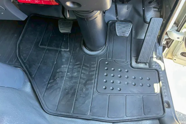 いすゞ エルフ 2RG-NPR88YN(2WD)の写真36