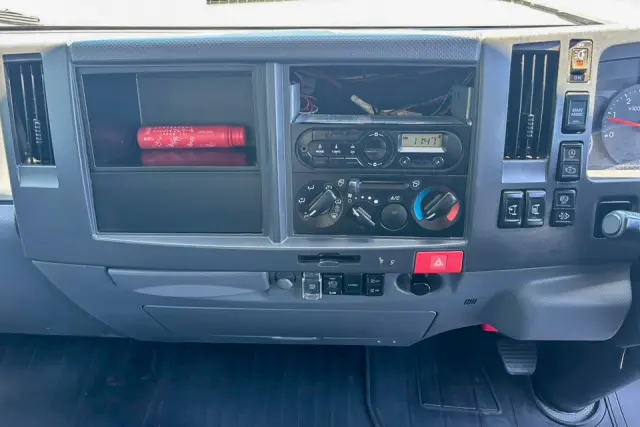 いすゞ エルフ 2RG-NPR88YN(2WD)の写真37