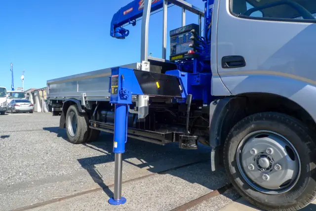 いすゞ エルフ TKG-NMR85N(2WD)の写真9