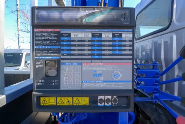 いすゞ エルフ TKG-NMR85N(2WD)の写真16