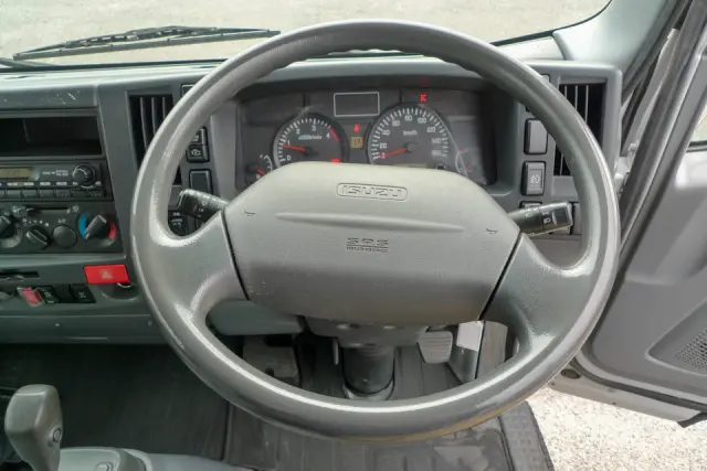 いすゞ エルフ TKG-NMR85N(2WD)の写真33