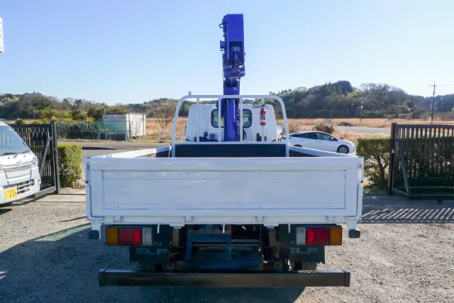 いすゞ エルフ BKG-NKR85R(2WD)の写真4