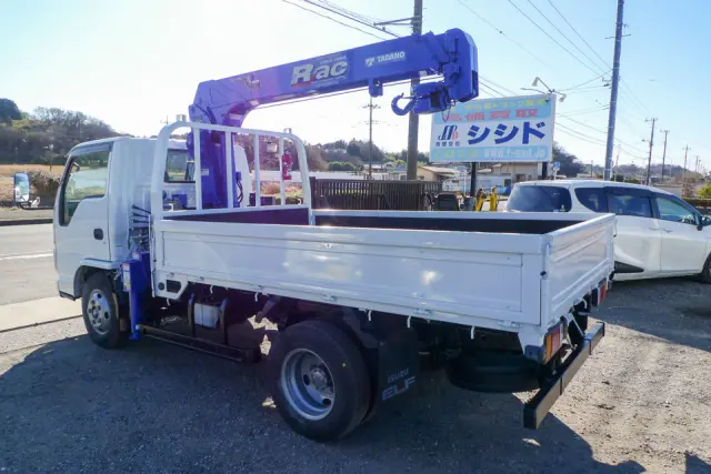 いすゞ エルフ BKG-NKR85R(2WD)の写真5