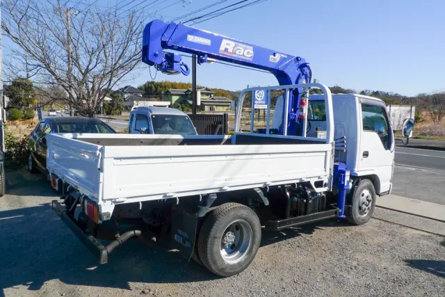 いすゞ エルフ BKG-NKR85R(2WD)の写真6