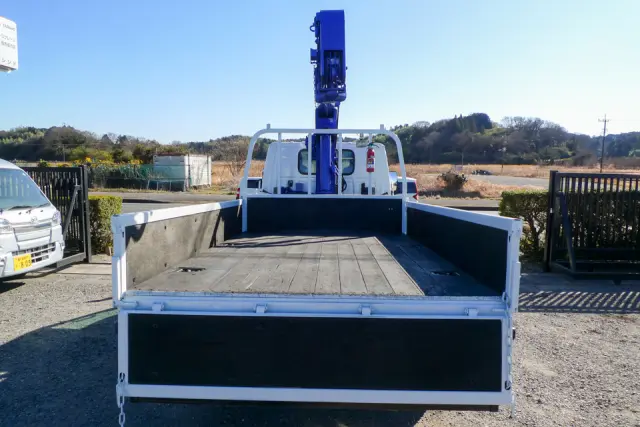 いすゞ エルフ BKG-NKR85R(2WD)の写真7