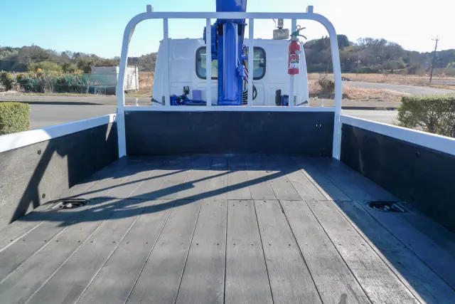 いすゞ エルフ BKG-NKR85R(2WD)の写真8