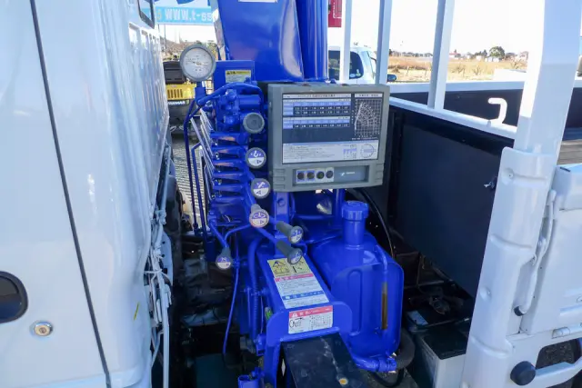 いすゞ エルフ BKG-NKR85R(2WD)の写真17