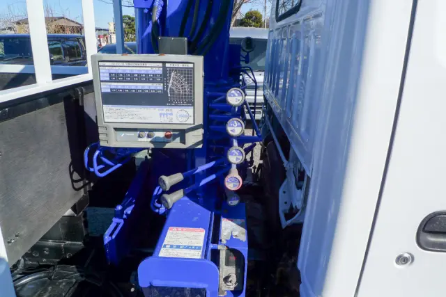 いすゞ エルフ BKG-NKR85R(2WD)の写真18