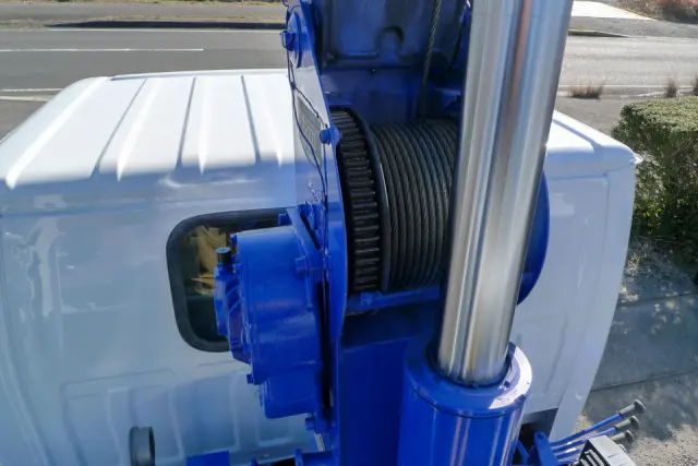 いすゞ エルフ BKG-NKR85R(2WD)の写真20