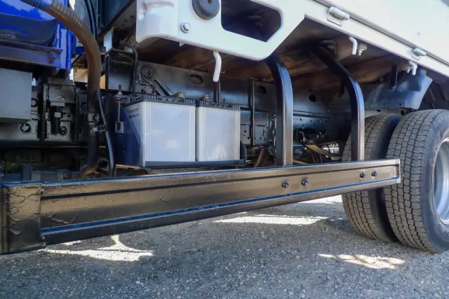 いすゞ エルフ BKG-NKR85R(2WD)の写真23