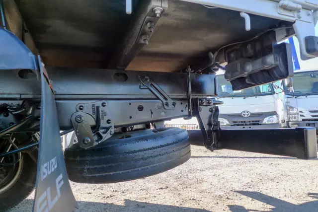 いすゞ エルフ BKG-NKR85R(2WD)の写真24