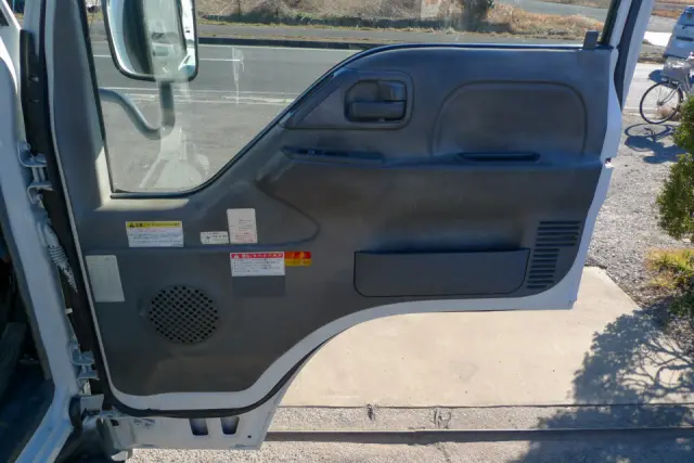 いすゞ エルフ BKG-NKR85R(2WD)の写真28