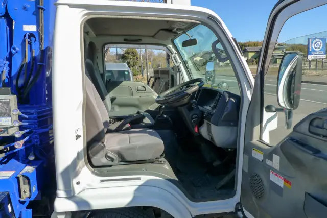 いすゞ エルフ BKG-NKR85R(2WD)の写真29