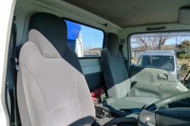 いすゞ エルフ BKG-NKR85R(2WD)の写真30