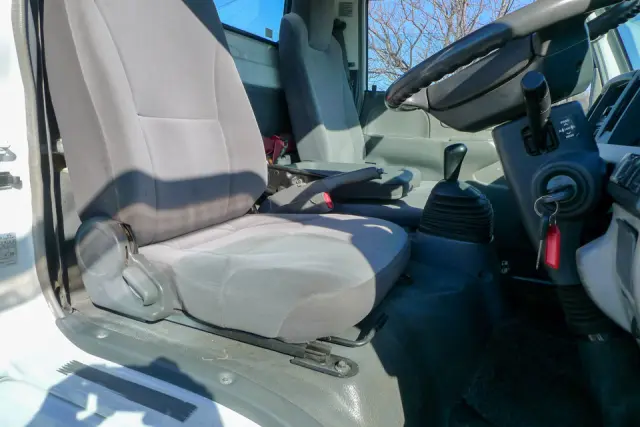 いすゞ エルフ BKG-NKR85R(2WD)の写真31