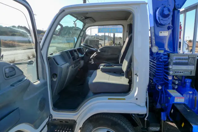 いすゞ エルフ BKG-NKR85R(2WD)の写真36