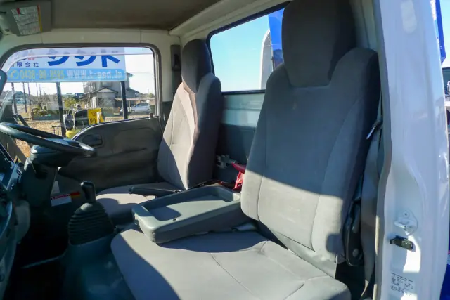 いすゞ エルフ BKG-NKR85R(2WD)の写真37