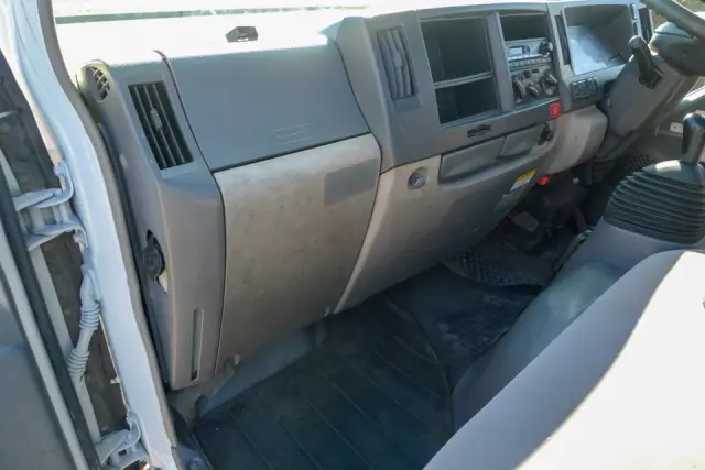 いすゞ エルフ BKG-NKR85R(2WD)の写真38