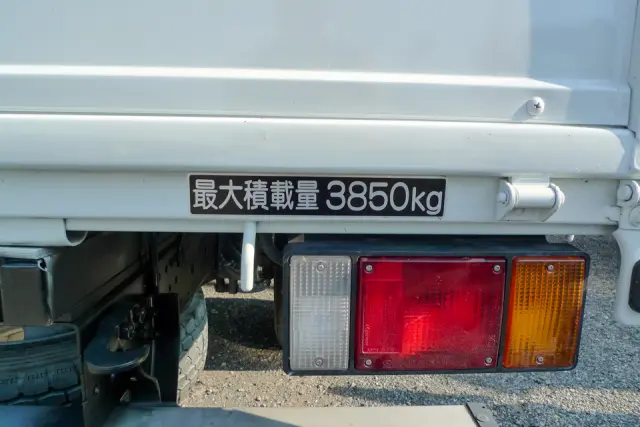 いすゞ エルフ 2RG-NPR88YN(2WD)の写真10