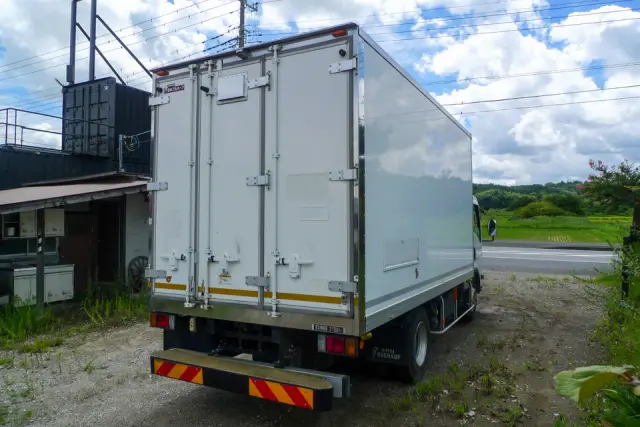 いすゞ エルフ 2RG-NPR88YN(2WD)の写真4