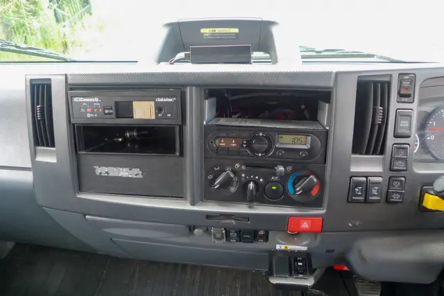 いすゞ エルフ 2RG-NPR88YN(2WD)の写真22