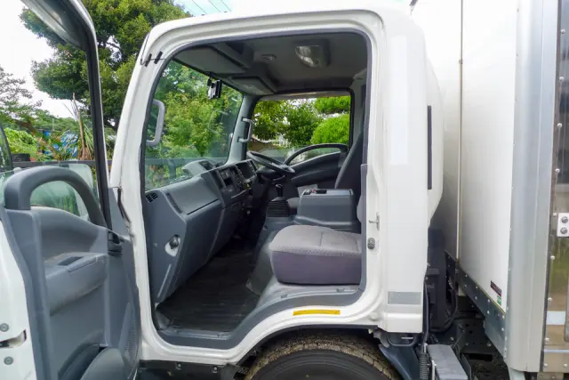 いすゞ エルフ 2RG-NPR88YN(2WD)の写真25
