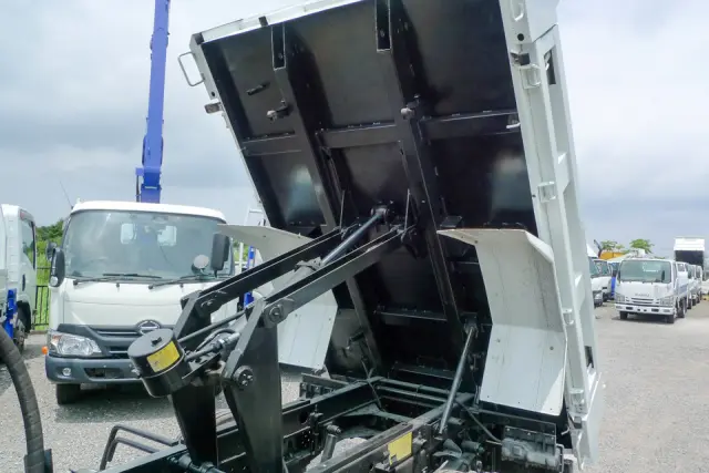 いすゞ エルフ TKG-NMR85N(2WD)の写真12