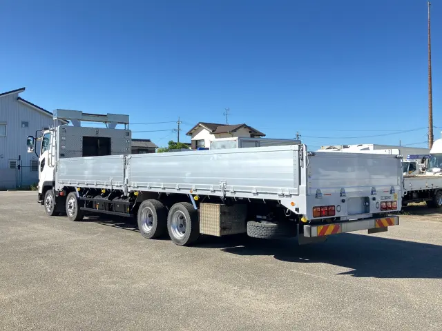 いすゞ ギガ 2PG-CYJ77C(8x4)の写真4