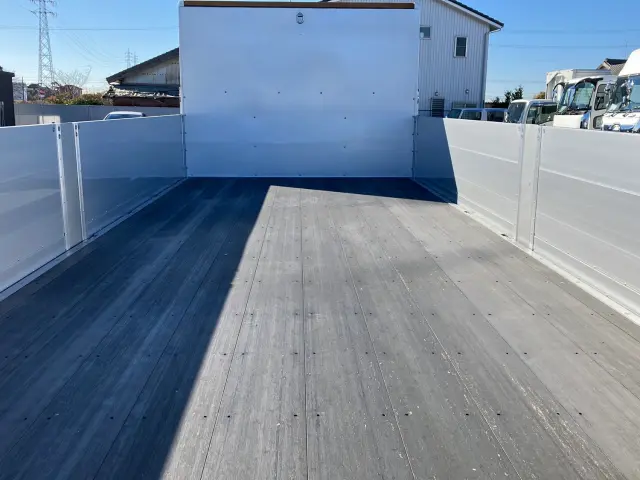 いすゞ フォワード 2RG-FTR90V4(2WD)の写真8