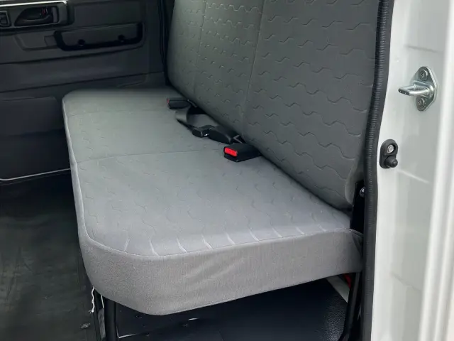 いすゞ エルフ 2RG-NJR88AF(2WD)の写真19