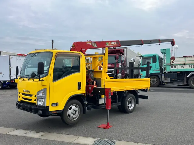 いすゞ エルフ 2RG-NMR88R(2WD)の写真1