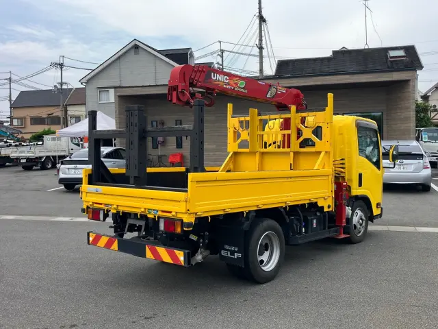 いすゞ エルフ 2RG-NMR88R(2WD)の写真3