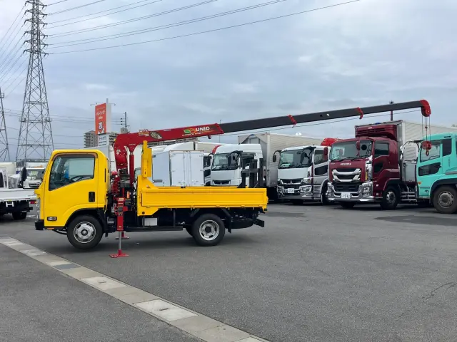 いすゞ エルフ 2RG-NMR88R(2WD)の写真5