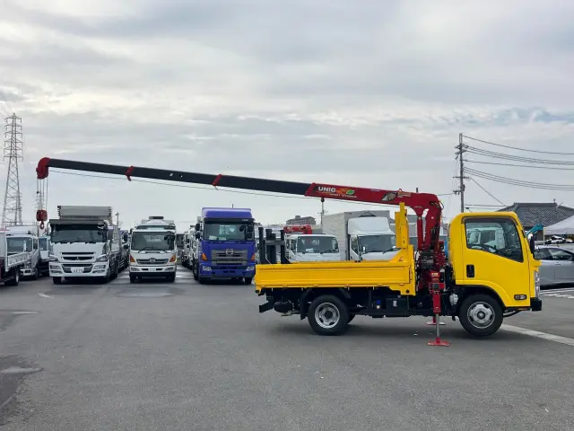 いすゞ エルフ 2RG-NMR88R(2WD)の写真6