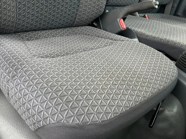 いすゞ エルフ 2RG-NMR88R(2WD)の写真19