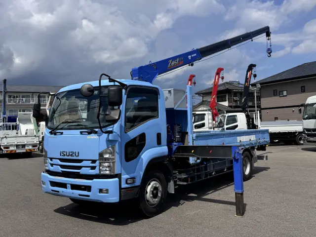 いすゞ フォワード 2RG-FTR90U2(2WD)の写真1
