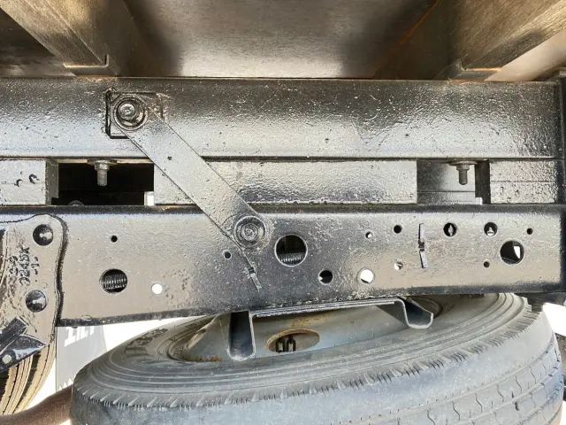 いすゞ エルフ KR-NKR81LR(2WD)の写真14