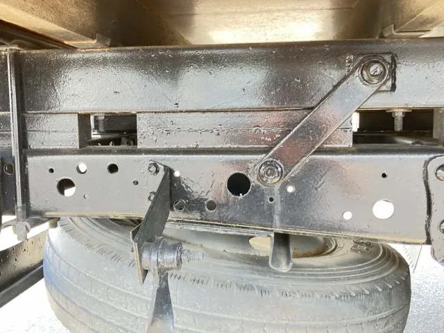 いすゞ エルフ KR-NKR81LR(2WD)の写真15