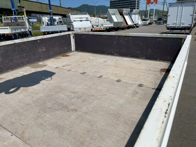 いすゞ エルフ TKG-NPR85AR(2WD)の写真9