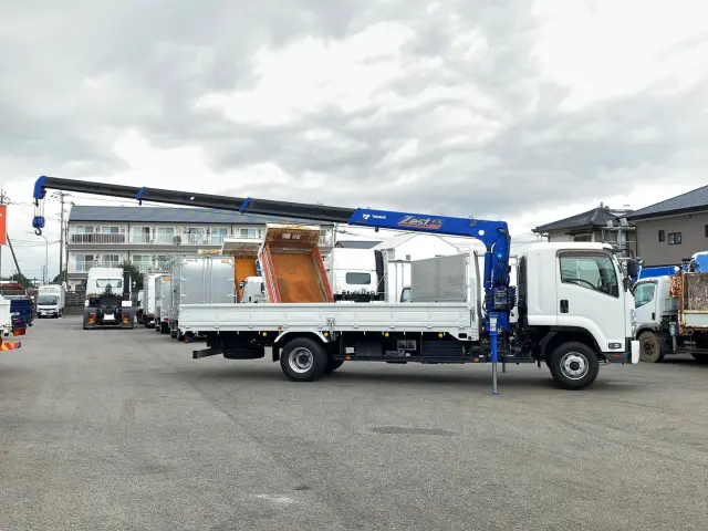 いすゞ フォワード 2PG-FRR90S2(2WD)の写真6