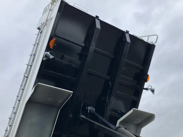 日野 プロフィア 2DG-FS1AGE(6x4)の写真12